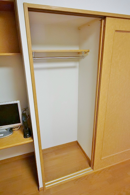 収納　クローゼット左