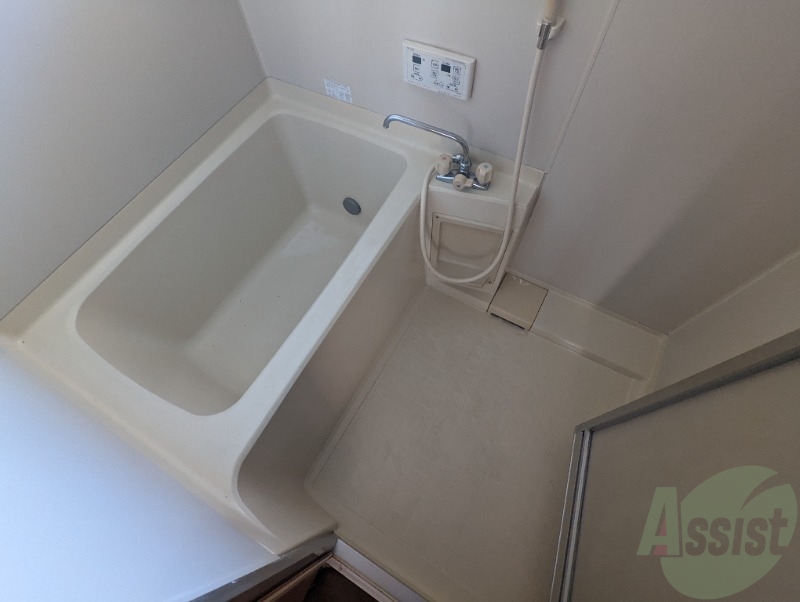 バス・シャワールーム　お風呂は追い焚きもあってゆっくり浸かれそうです。。