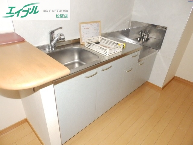 キッチン　同物件別部屋のお写真です。