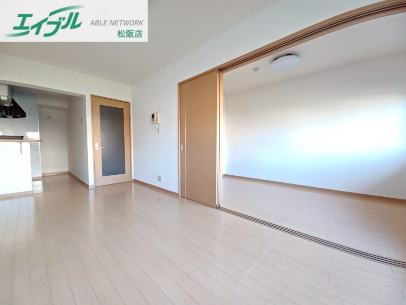 居室・リビング　同物件別部屋のお写真です。