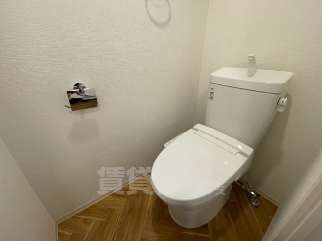地下鉄御堂筋線 江坂駅 徒歩5分 15階建 築4年のトイレ写真