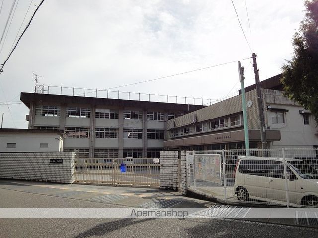 小学校　高知市立一宮小学校（小学校）まで693m