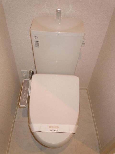 トイレ　２０２　温水洗浄暖房便座トイレ