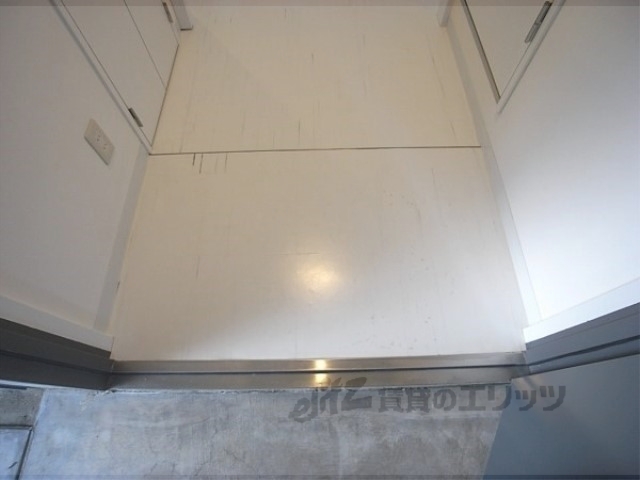 玄関　入った瞬間から白い世界が広がります！