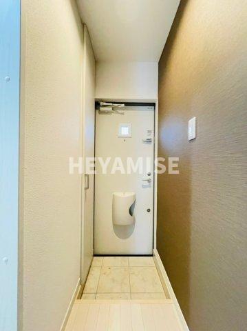 玄関　※同物件反転タイプの写真でございます※現況を優先します※