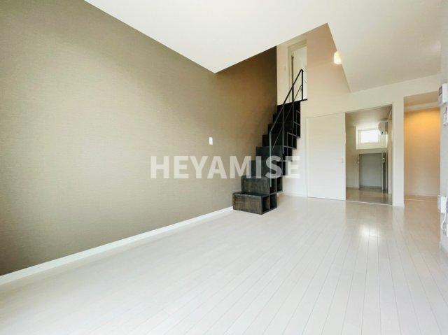 居室・リビング　※同物件反転タイプの写真でございます※現況を優先します※