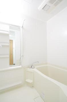 バス・シャワールーム　雨の日でも安心の浴室乾燥機付きです♪