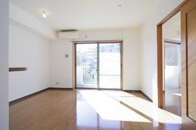 居室・リビング　使いやすい形の為、レイアウトを楽しめます♪