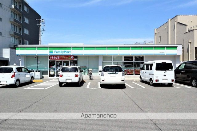 コンビニ　ファミリーマート（コンビニ）まで350m