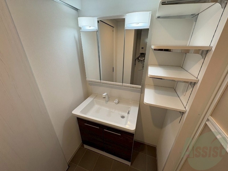 洗面設備　シャンプードレッサーで身支度もラクラクです！