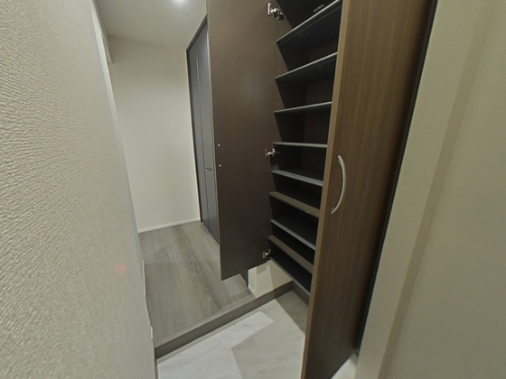 玄関　※別号室の写真を使用しております。