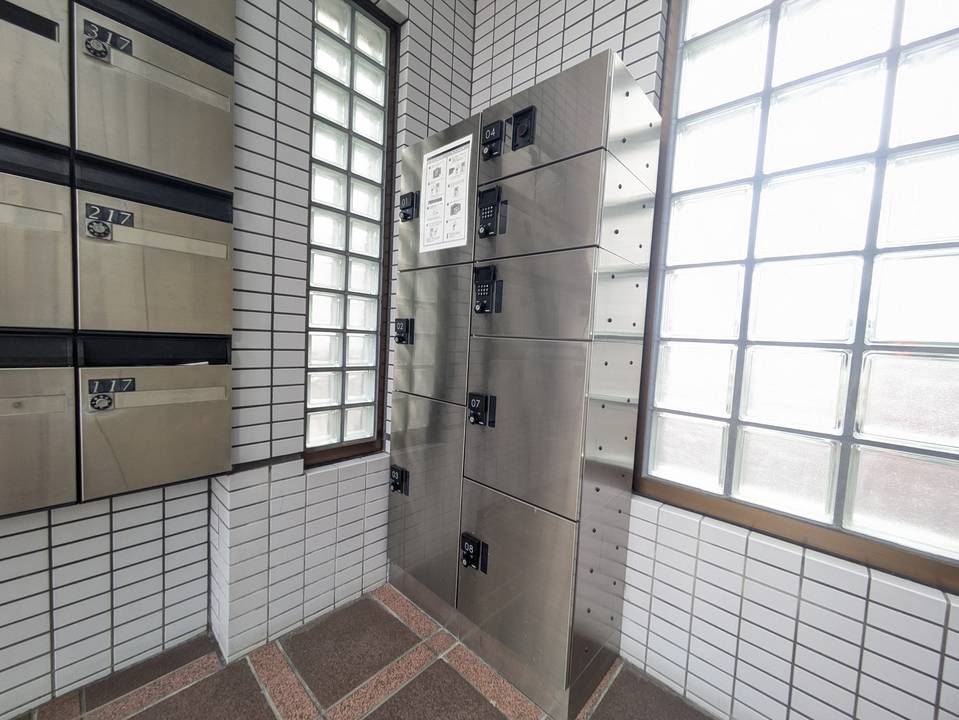 ロビー　宅配ボックス