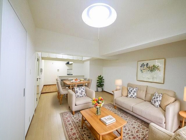 居室・リビング　CGで家具等を配置したもので家具等は含まれません