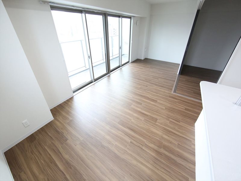 バルコニー　LDK17.2帖　洋室6.1　クローゼット付　つなげても使え