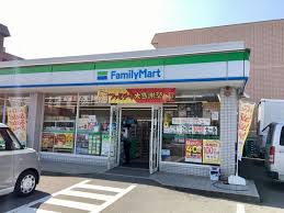 コンビニ　ファミリーマート 一色新町店（コンビニ）まで646m
