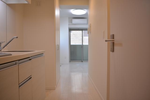 居室・リビング　フローリングの色がいいでしょ。ピカピカしています。