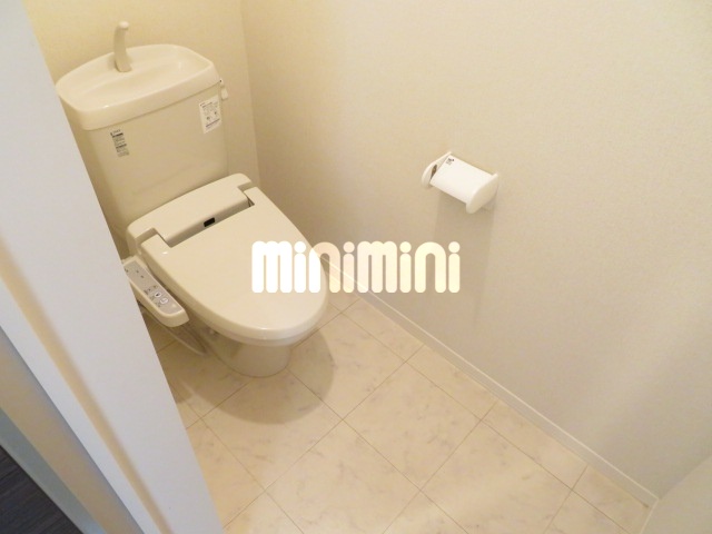 トイレ　温水洗浄便座