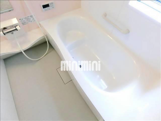 バス・シャワールーム　湯舟につかってゆっくりできますね。