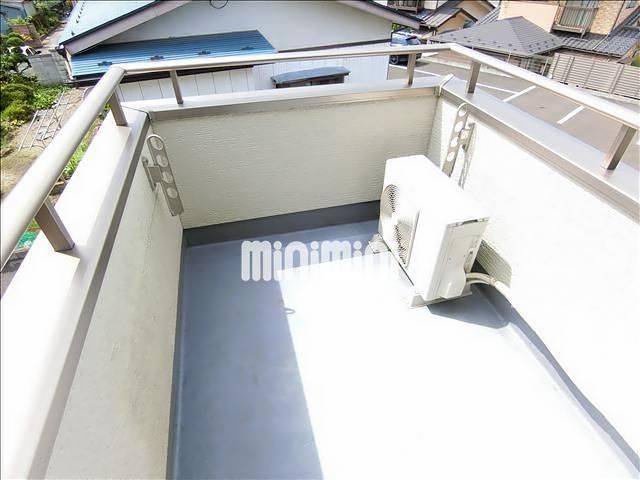 バルコニー　ベランダでは洗濯物が干せますね。