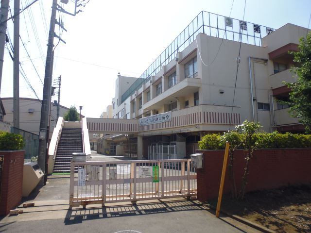 中学校　三鷹市立第六中学校（中学校）まで690m