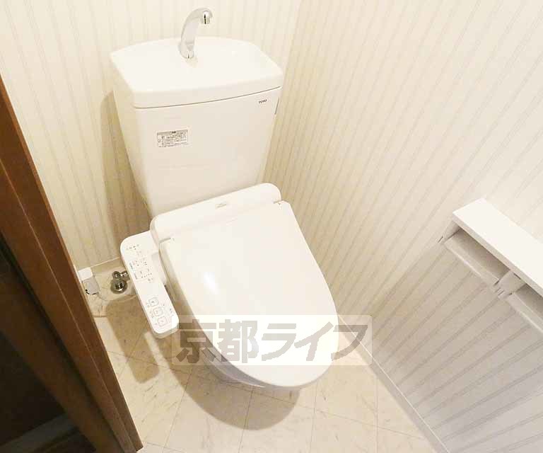 トイレ　ウォシュレット付きです。