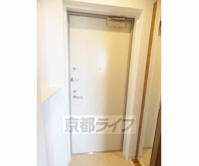 その他設備　玄関のドアです。