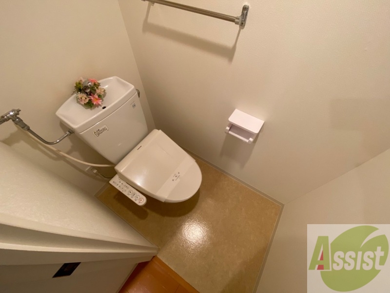 トイレ　こちらはトイレです。清潔感があり、安心して使用できます。