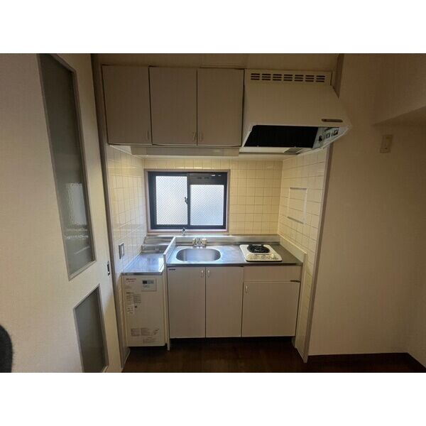 キッチン　※写真は同じマンションの違う部屋のものになります。