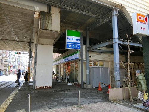 コンビニ　ファミリーマート 本八幡駅西店（コンビニ）まで54m