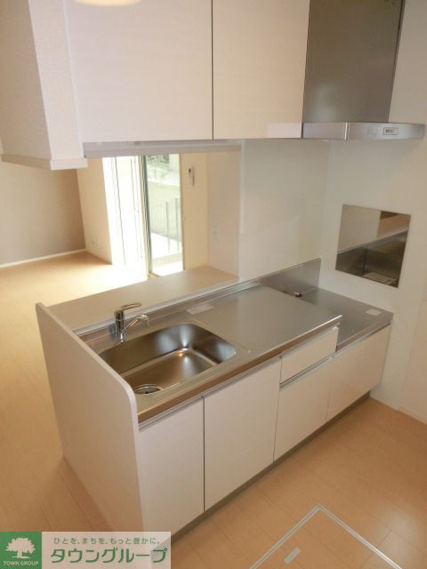 キッチン　対面キッチン、リビングを見渡せます