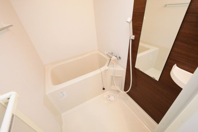 バス・シャワールーム　浴室乾燥機付きで便利！