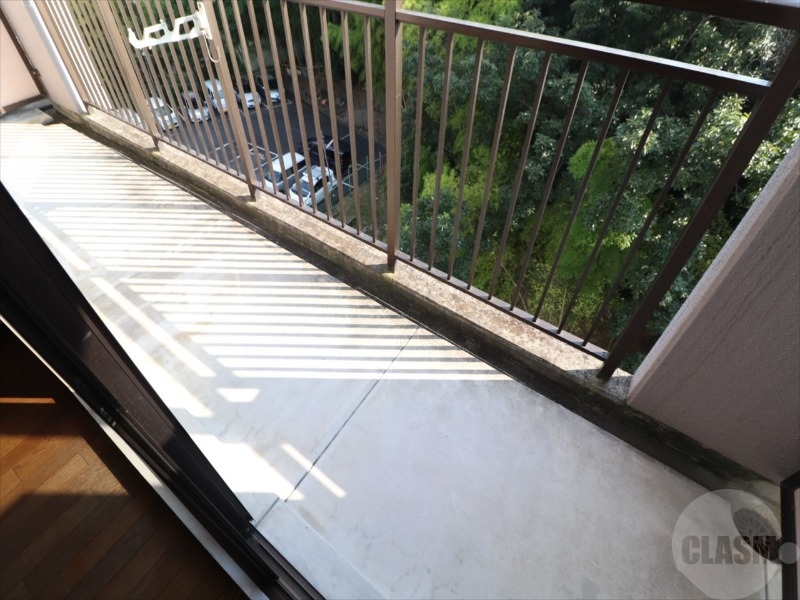 バルコニー　明るいバルコニー