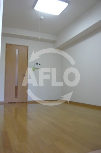 居室・リビング　ドミールうつぼ公園　居間