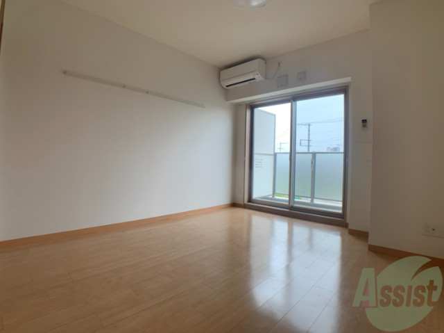 居室・リビング　洋室８帖ですので、広々使えていいですね