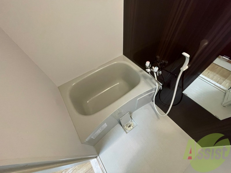 バス・シャワールーム　ユニットバスです。疲れを癒すのに欠かせませんね！