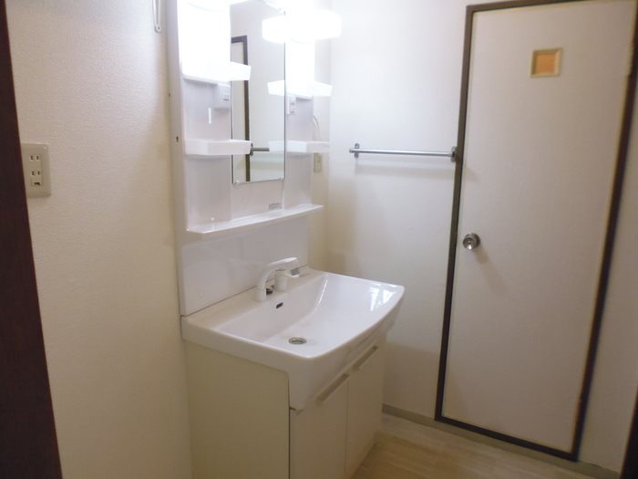 洗面設備　※別号室の写真になります。