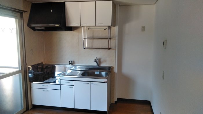 キッチン　※別号室の写真になります。