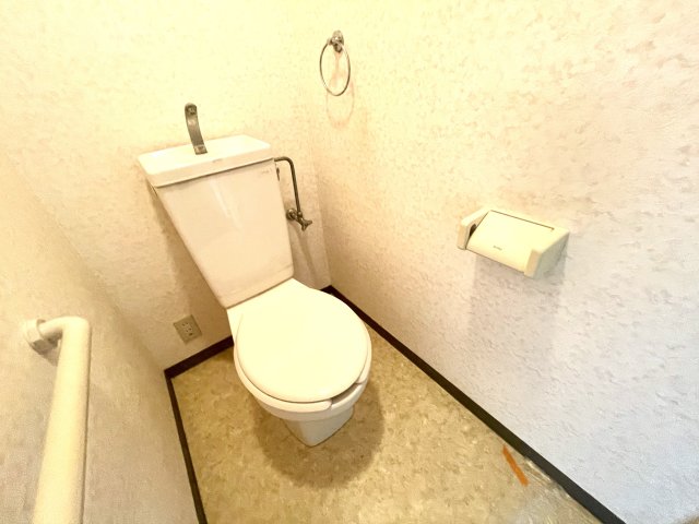 トイレ　バストイレ別です☆