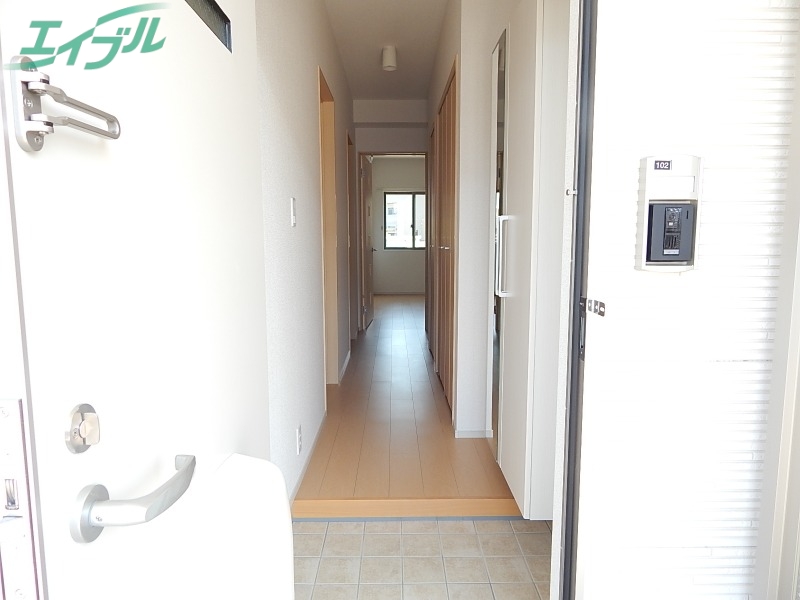 玄関　同型参考写真です