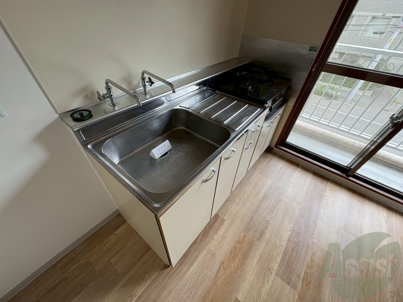 キッチン　こちらはキッチン。調理スペースもあり使いやすそうです。