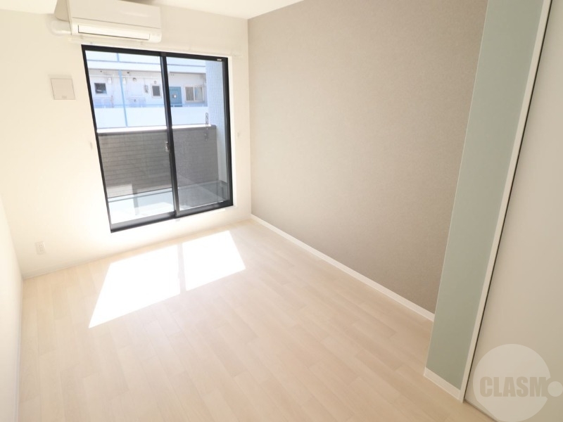 居室・リビング　８．２帖の洋室です