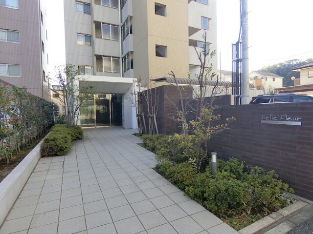 エントランス　駅から平坦♪