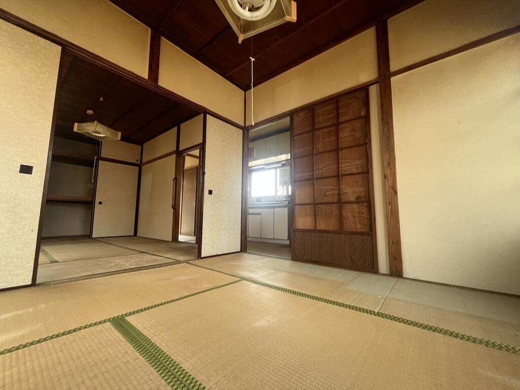 居室・リビング　リフォーム前の写真です。