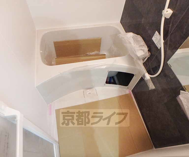 バス・シャワールーム　バスルームです