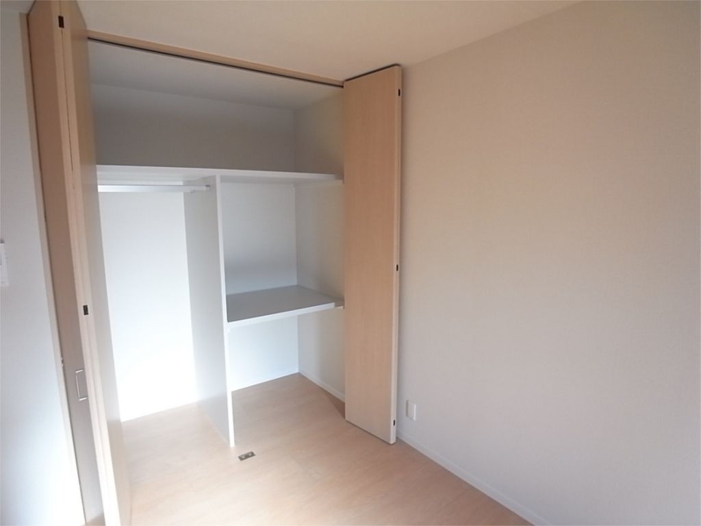 収納　何でもかけれるクローゼットが嬉しいですね。