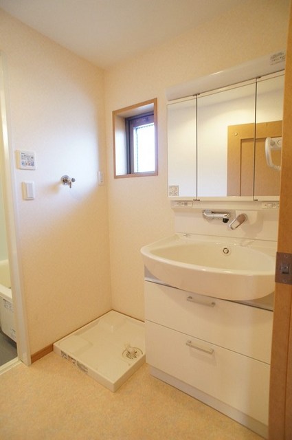 洗面設備　機能的なドレッサー周りです♪