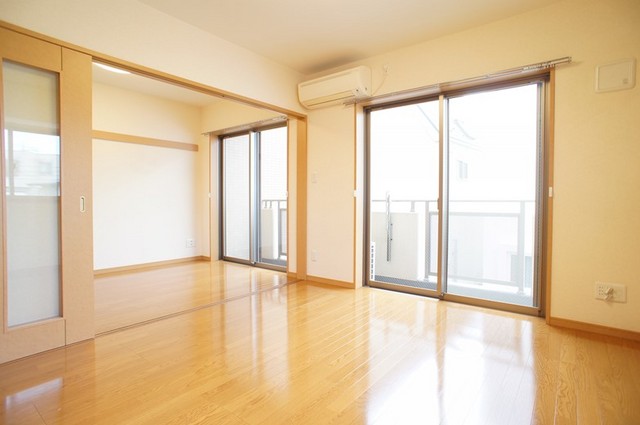 居室・リビング　陽当たり良好♪明るい室内空間です♪