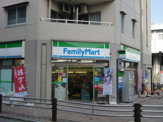 コンビニ　ファミリーマート芦花公園駅南店（コンビニ）まで360m