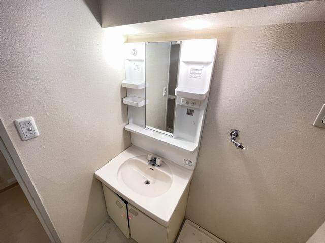 洗面設備　独立洗面台です