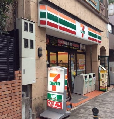 コンビニ　セブンイレブン文京本駒込2丁目店（コンビニ）まで338m